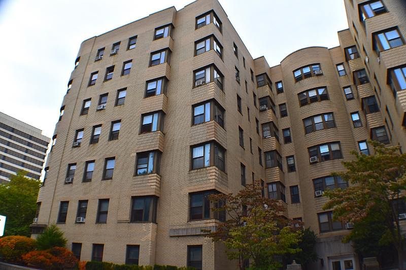 1st image of 2 N Broadway APT 1D