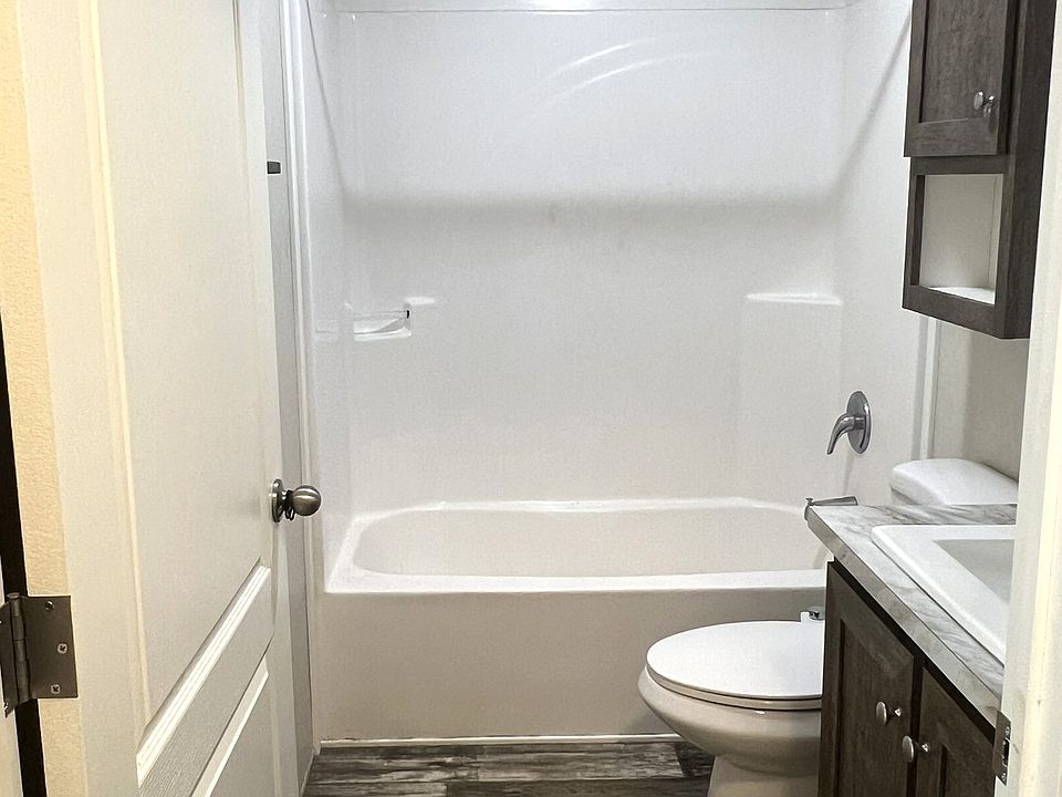 1st image of 7 Woodland Pl
