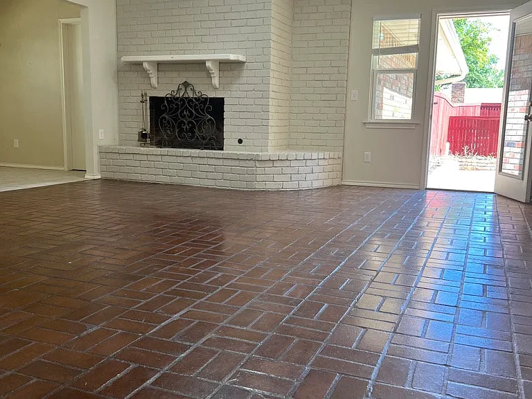 2401 Westridge Dr — Photo 4