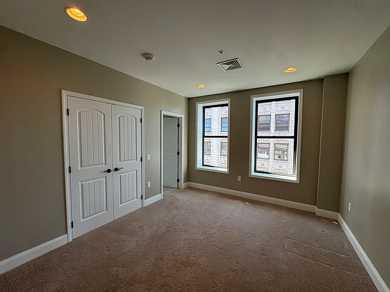 11 W Market St #1101 — Photo 13