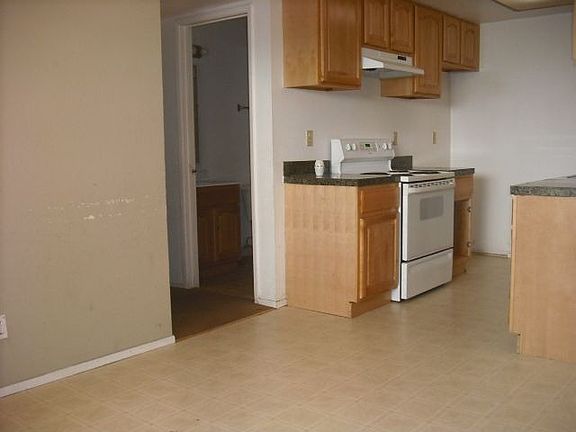 4th image of 8907 Montoya St
