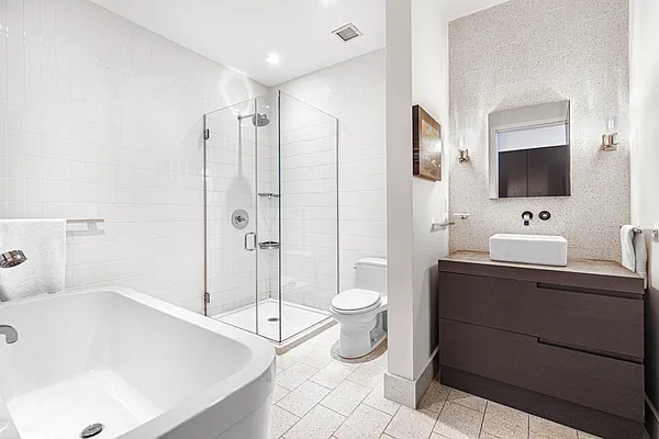 Sold by New York Casas Ltd. | media 5
