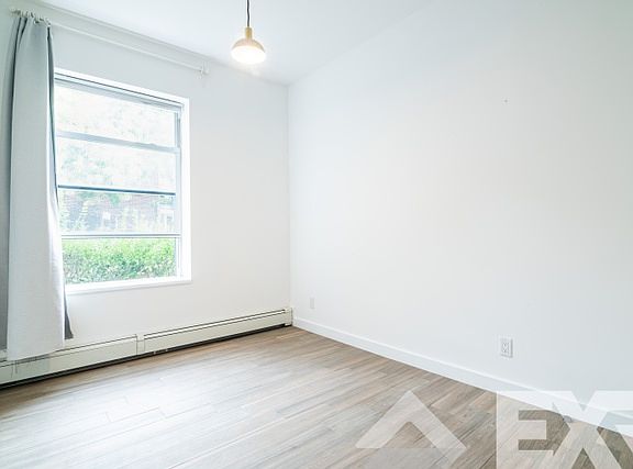 5th image of 44 Ludlam Pl #B