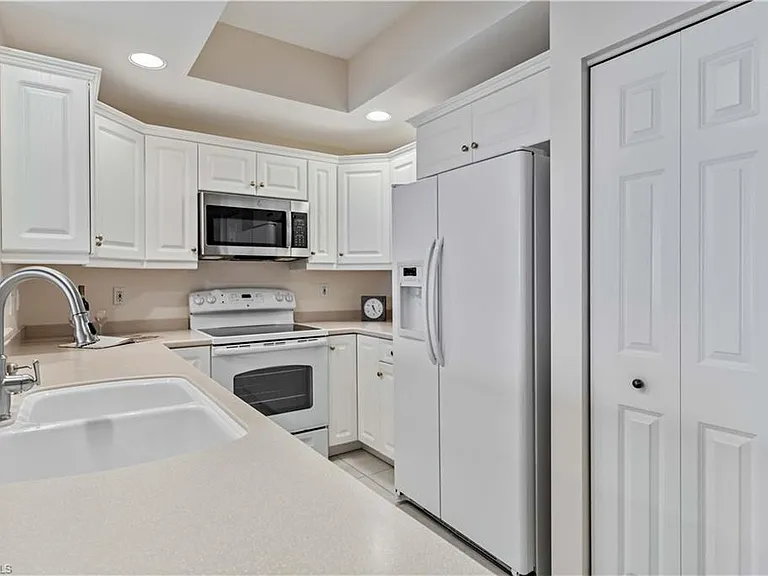 1001 Arbor Lake Dr #1406 — Photo 10
