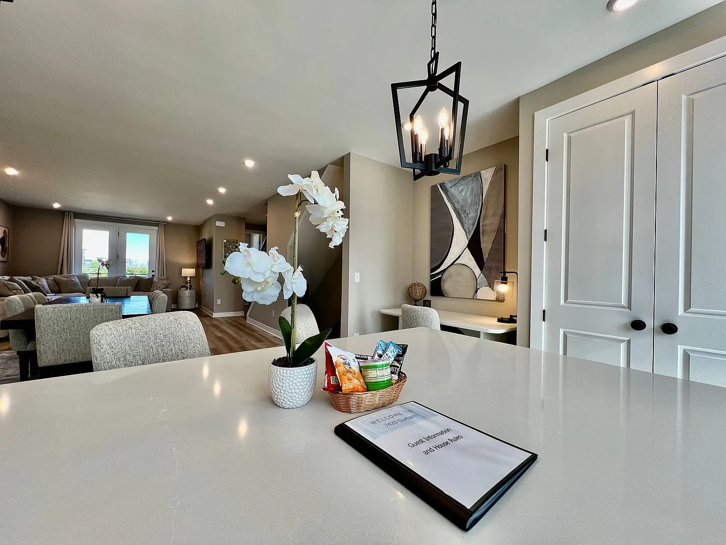 4 Bedroom, Luxury living in premium location next to Liberty Center and Interstate 75 — Photo 2