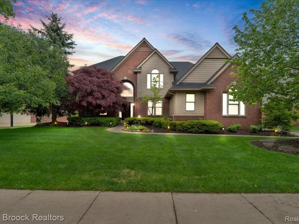 47071 Northumberland St, Novi, MI 48374
