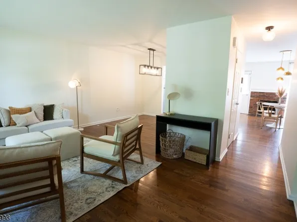 1304 Washington Cmn, Hillsborough Twp., NJ 08844