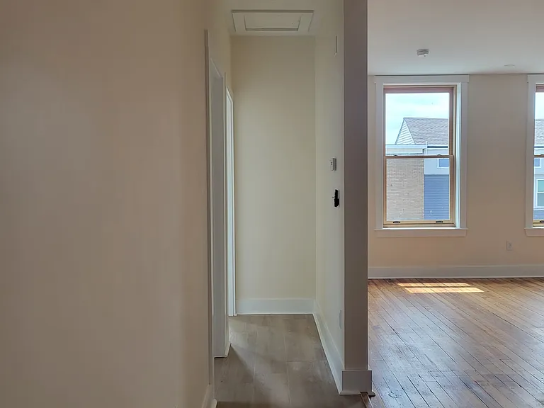 104 N Front St — Photo 8
