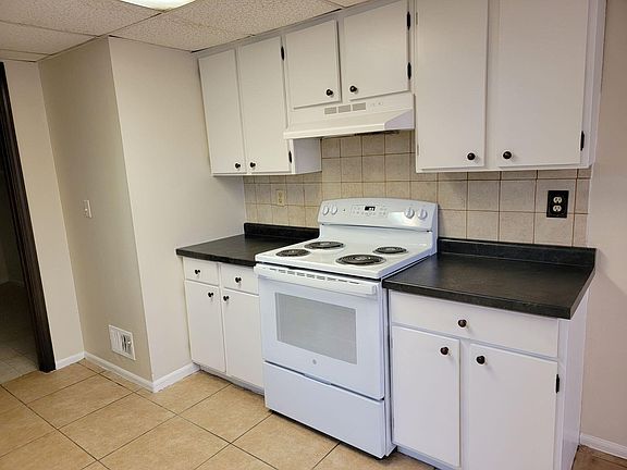 brand new kitchen stove & countertops