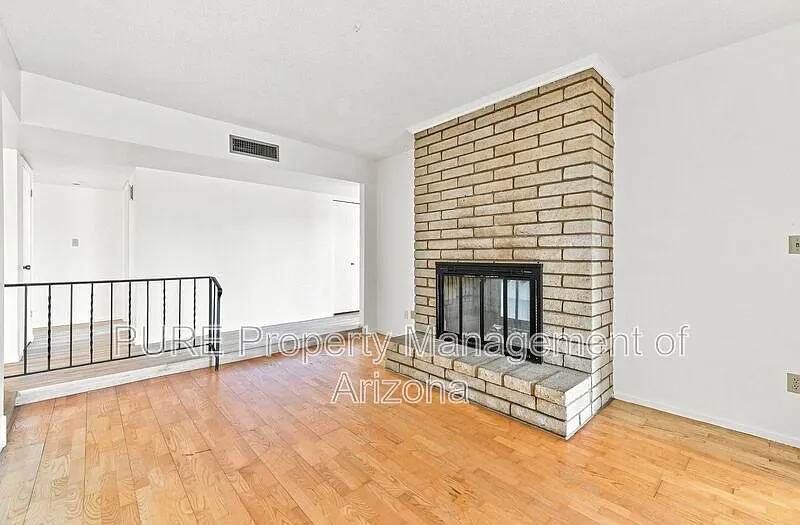 3 bed, 2.0 bath, 1344 sqft, $2,125 — Photo 3