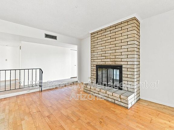 3rd image of 2604 W Ellis Dr