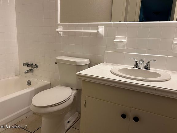 5th image of 326 Oakhill Cir