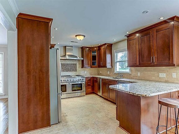 5th image of 2083 Clayton Pl