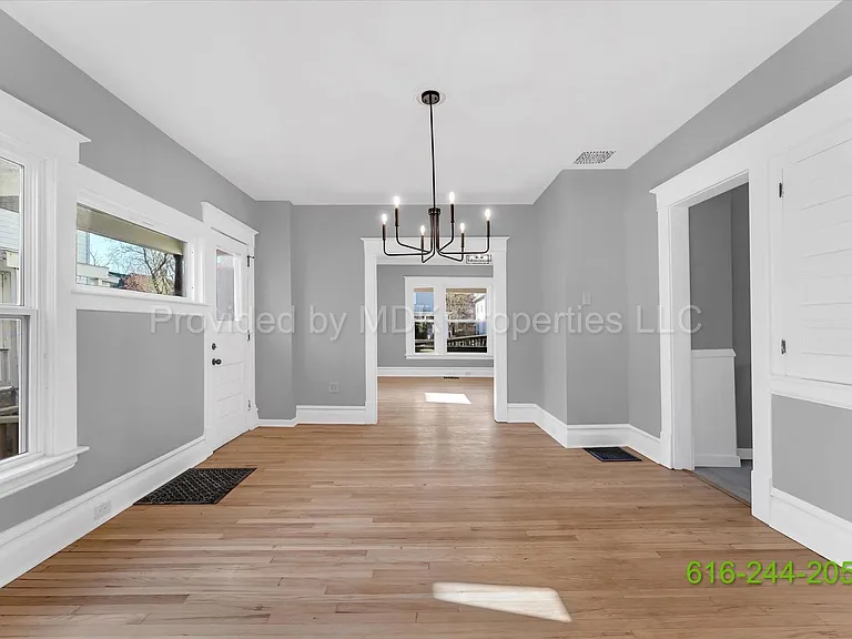 425 Woodlawn St SE — Photo 11