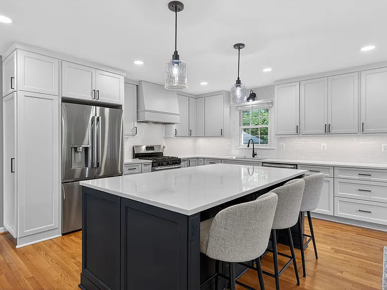 9810 Meadow Valley Dr — Photo 32