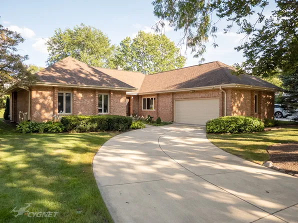 2S015 Ironwood Ln, Wheaton, IL 60189