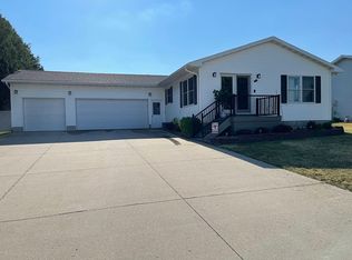1334 10th St, Jesup, IA 50648