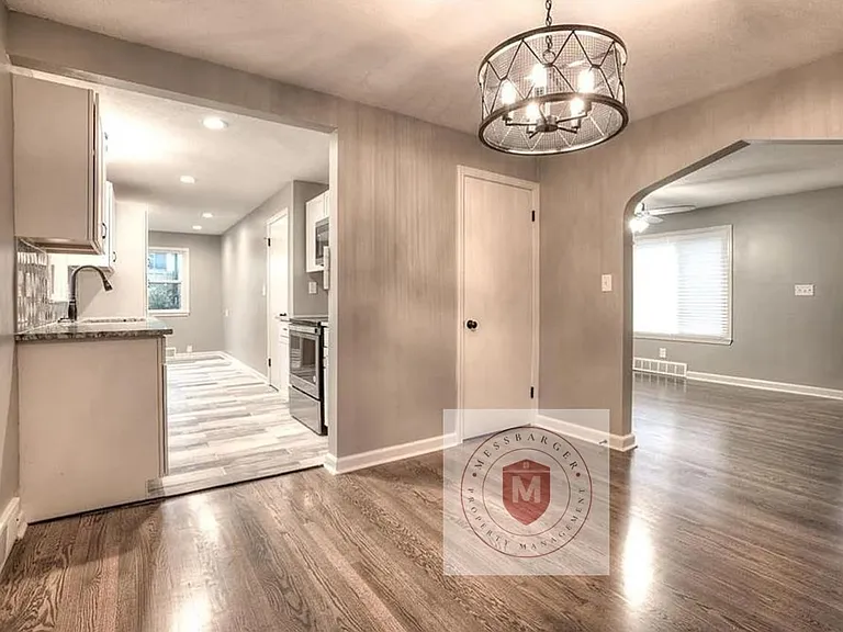 2501 W 75th Pl — Photo 8