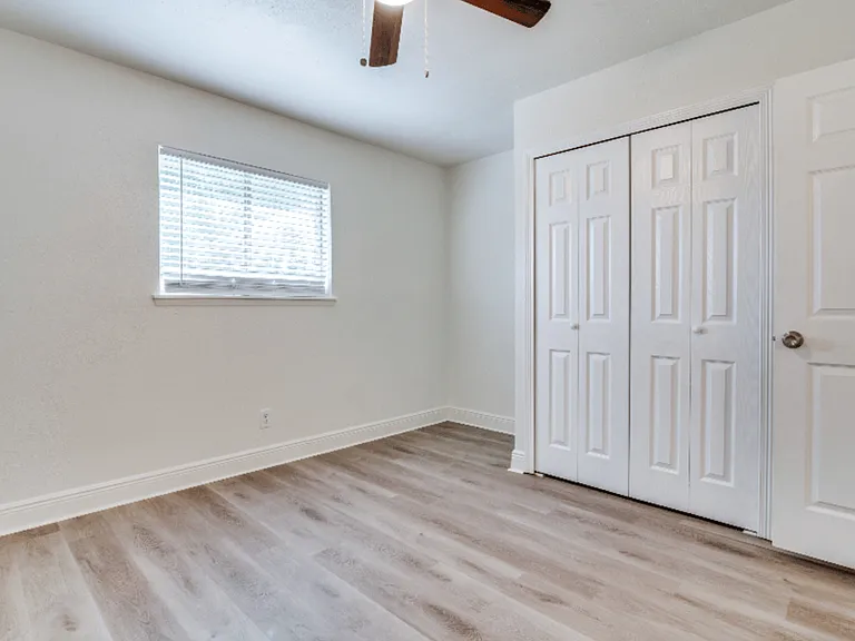 5913 Maple Ln — Photo 5