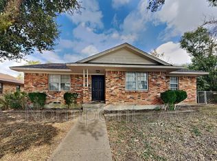 913 Magnolia Ln, Lancaster, TX 75146