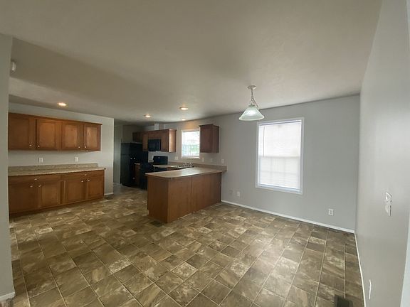 3rd image of 225 Pebble Creek Dr #252