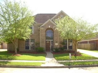 2713 W Oaks Cir E, Pearland, TX 77584