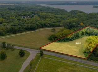 Lake Manor Rd NE, Solon, IA 52333