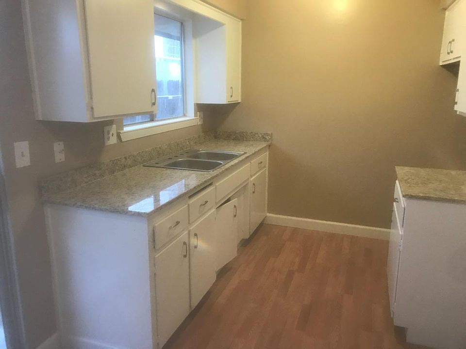 2nd image of 340 Pearson Dr
