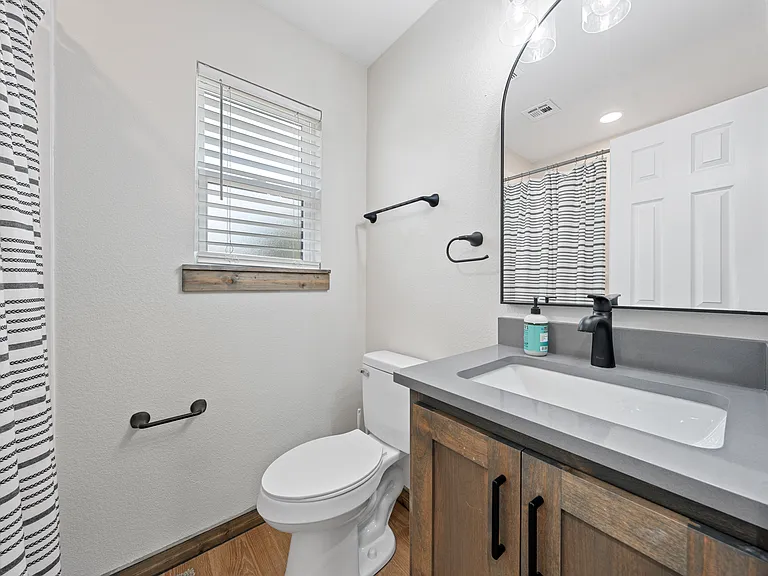 705 N 15th St #B — Photo 11