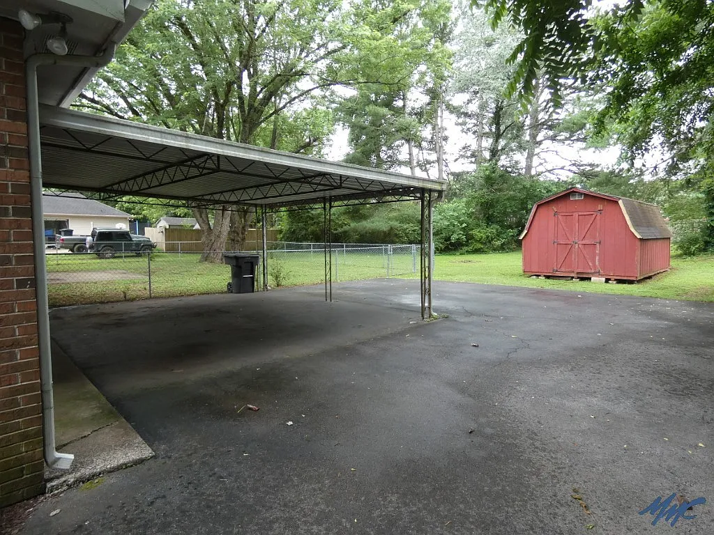 3 bed, 2.0 bath, 1858 sqft, $1,975 — Photo 3