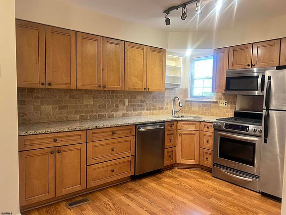 2nd image of 219 London Ct Unit 219