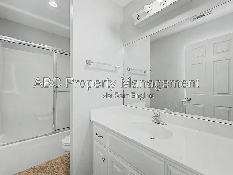 1525 W Deane St — Photo 18