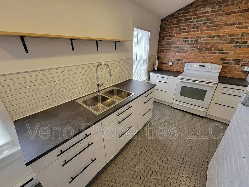 1 bed, 1.0 bath, 750 sqft, $1,200 — Photo 2