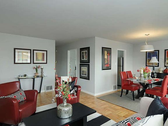 4th image of 374 Skyline Dr