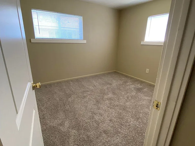 Frederick Avenue Apartments — Photo 24