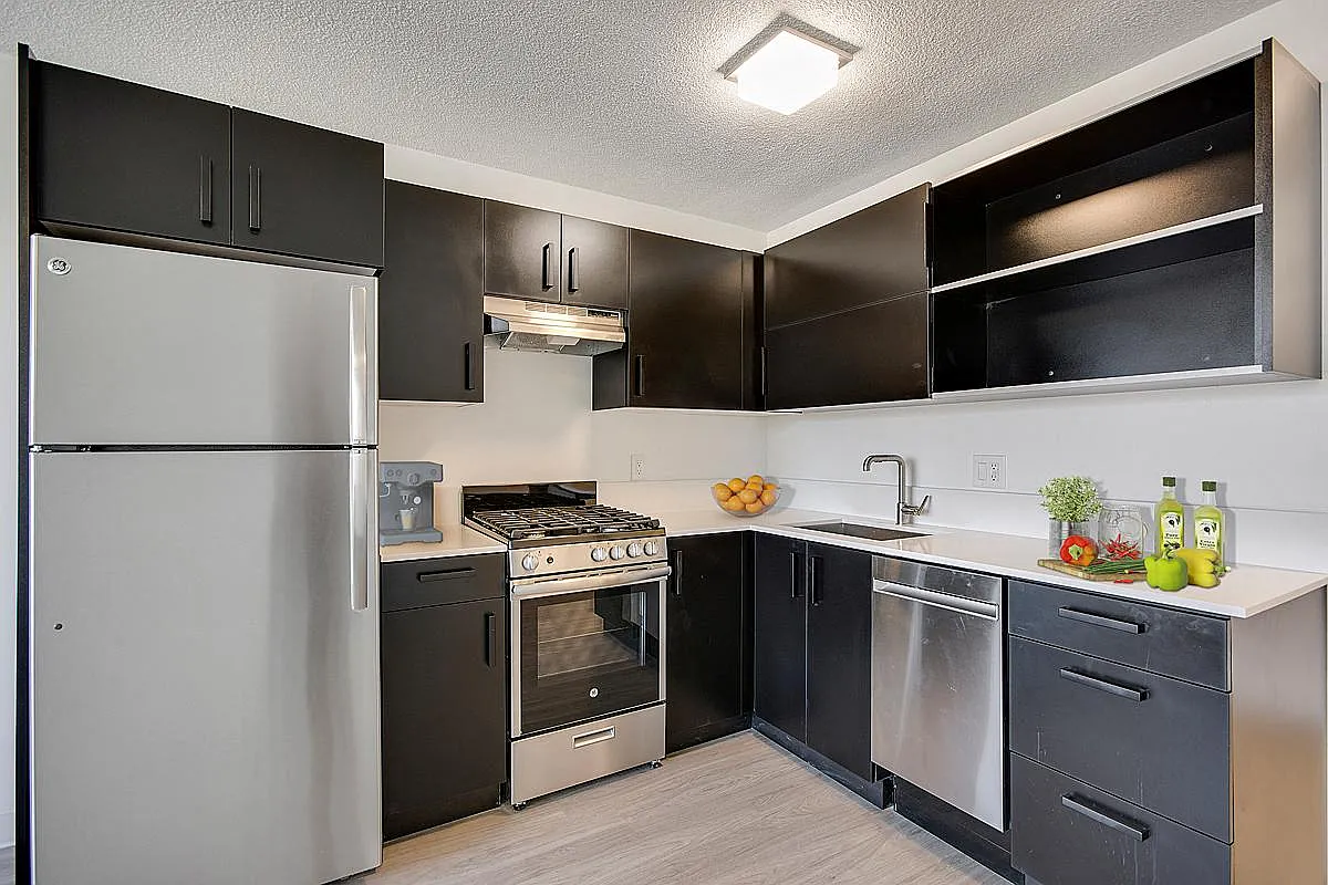 Kent Apartments — Photo 2