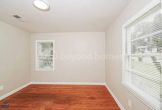 945 Elizabeth Dr — Photo 9