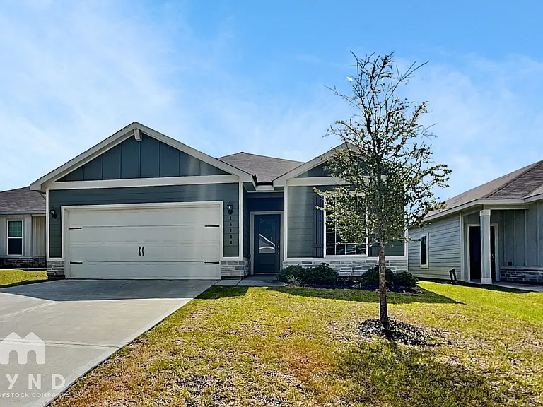 15438 Maple Terrace Dr — Photo 1