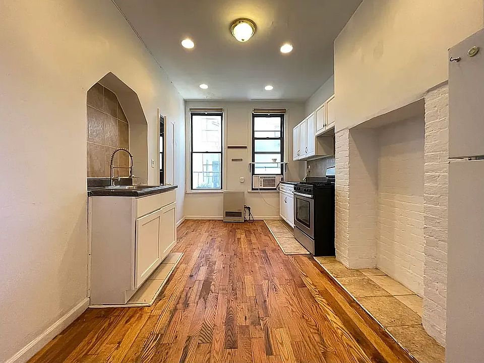 1st image of 109 Graham Ave #2D