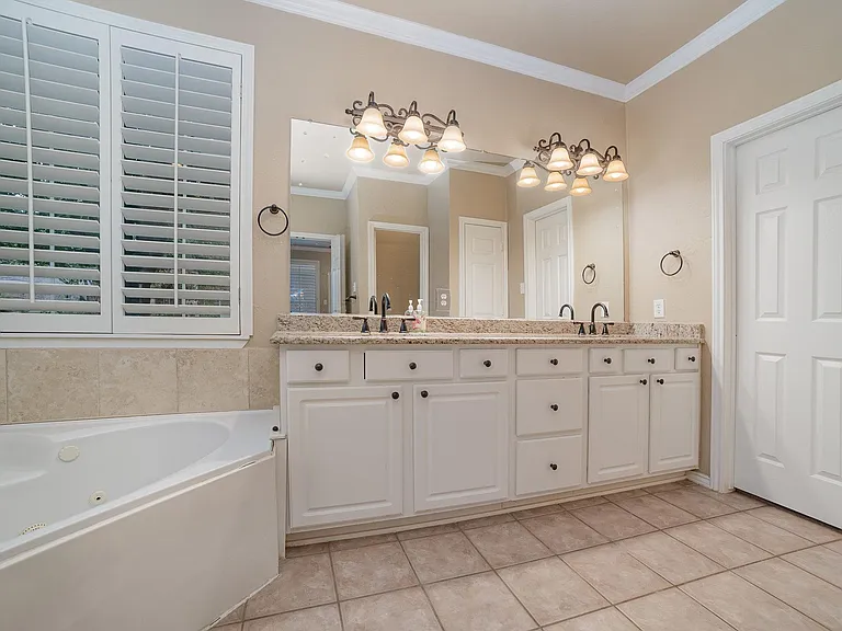 1800 Montura Ln — Photo 16