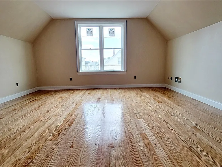 64 Waverly St #2 — Photo 9