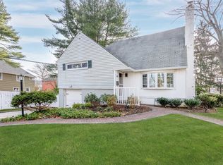 44 Plymouth Rd, Port Washington, NY 11050