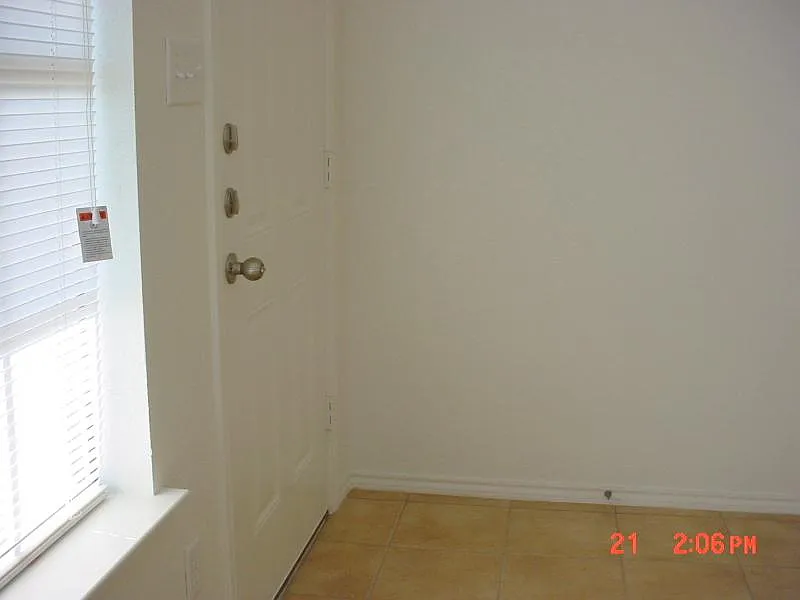 3 bed, 1320 sqft, $825 — Photo 2
