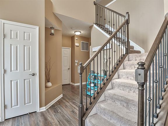 3rd image of 7115 Excalibur Ct