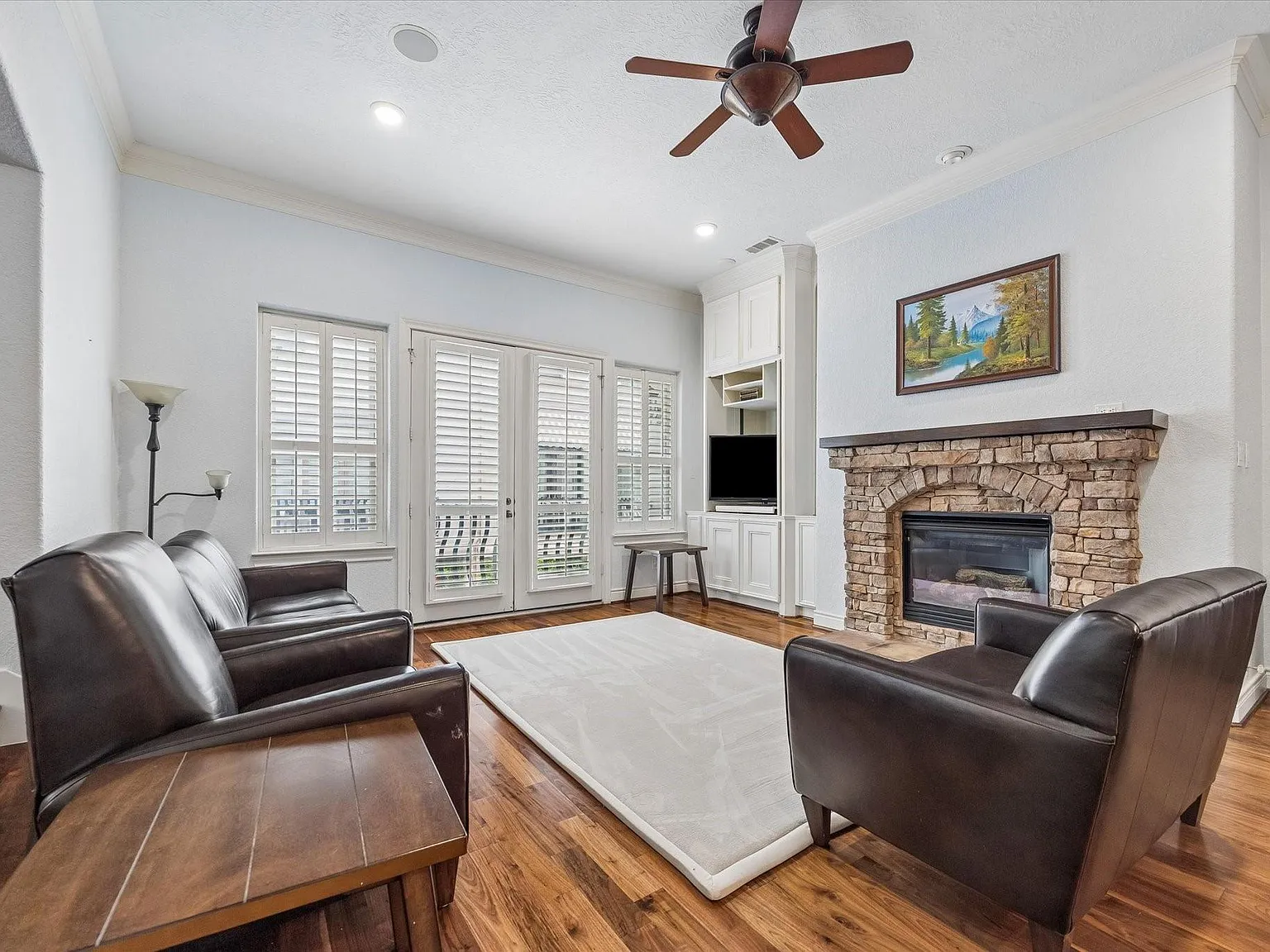 3 bed, 3.5 bath, 2548 sqft, $3,995 — Photo 4