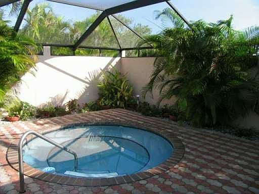 CLUB HOUSE JACUZZI