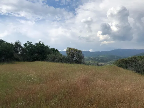 51404 Hogback Rd, Badger, CA 93603