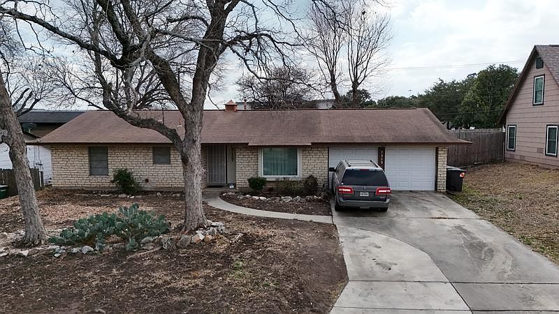 1st image of 7919 Pinebrook Dr
