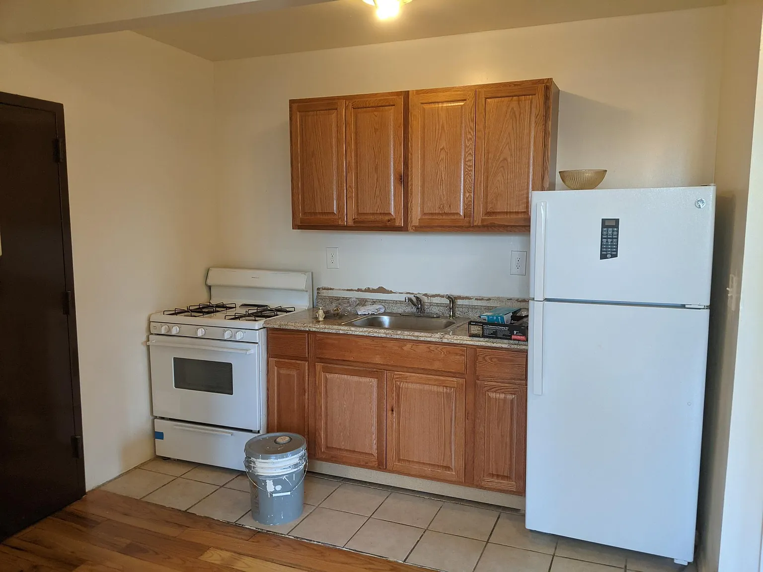 3 bed, 1.5 bath, 900 sqft, $3,595 — Photo 2