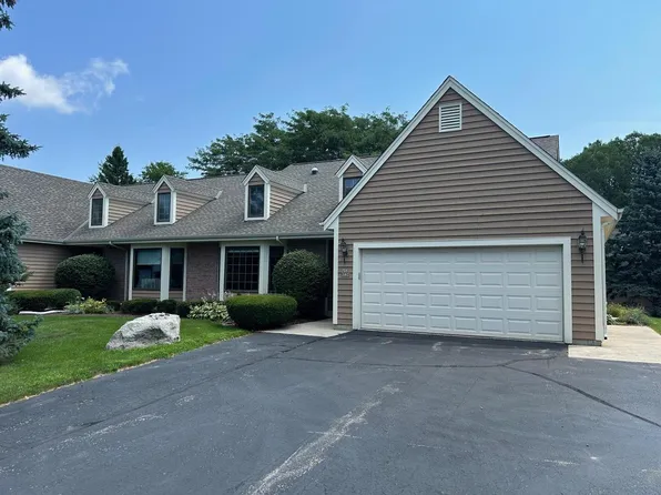 W52N134 Pioneer COURT #8, Cedarburg, WI 53012